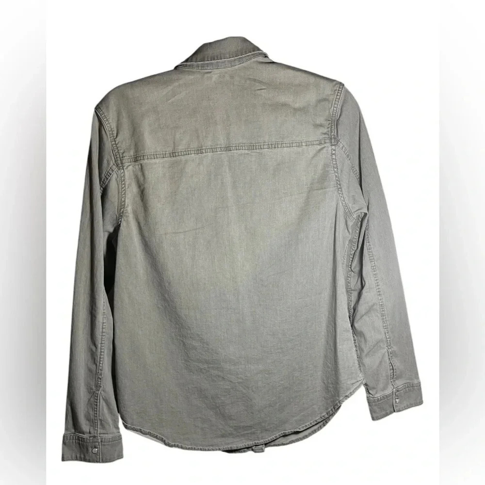 Button Up - Picture 7 of 7